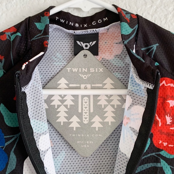 Twin Six women's cycling jerseys NWT, black multi-floral pattern, size XS - Picture 5 of 8